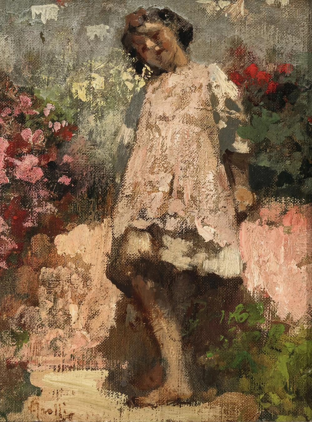 Ragazza in piedi appoggiata al muretto